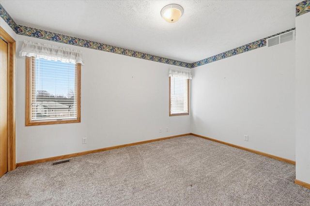 100 DODDS Circle, Council Bluffs, IA 51503