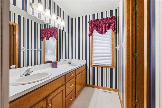 100 DODDS Circle, Council Bluffs, IA 51503