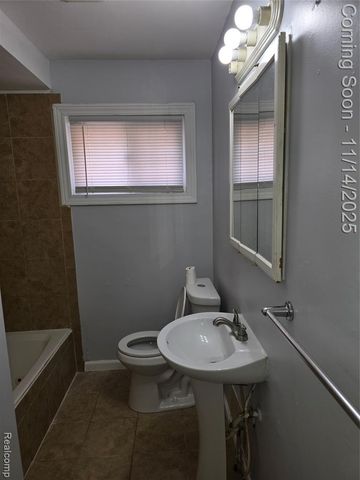 140 Hubbard Street, Garden City, MI 48135