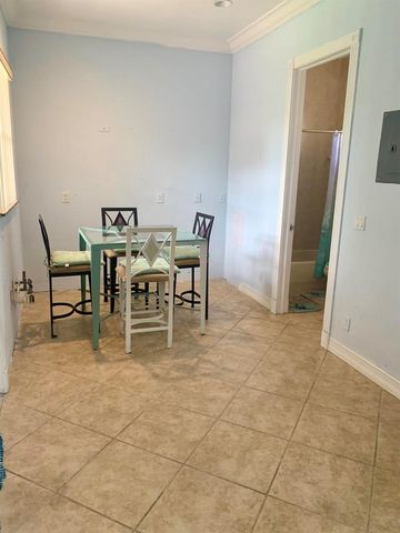 2215 Hypoluxo Rd Road, Lantana, FL 33462