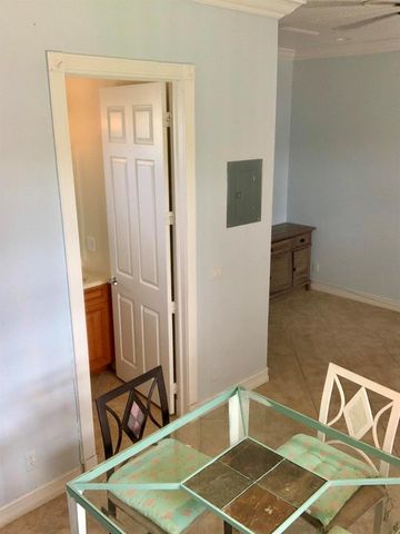 2215 Hypoluxo Rd Road, Lantana, FL 33462