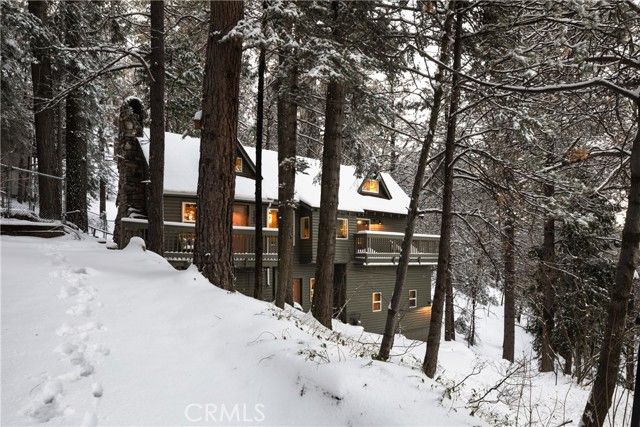 1149 Scenic Wy, Rimforest, CA 92378