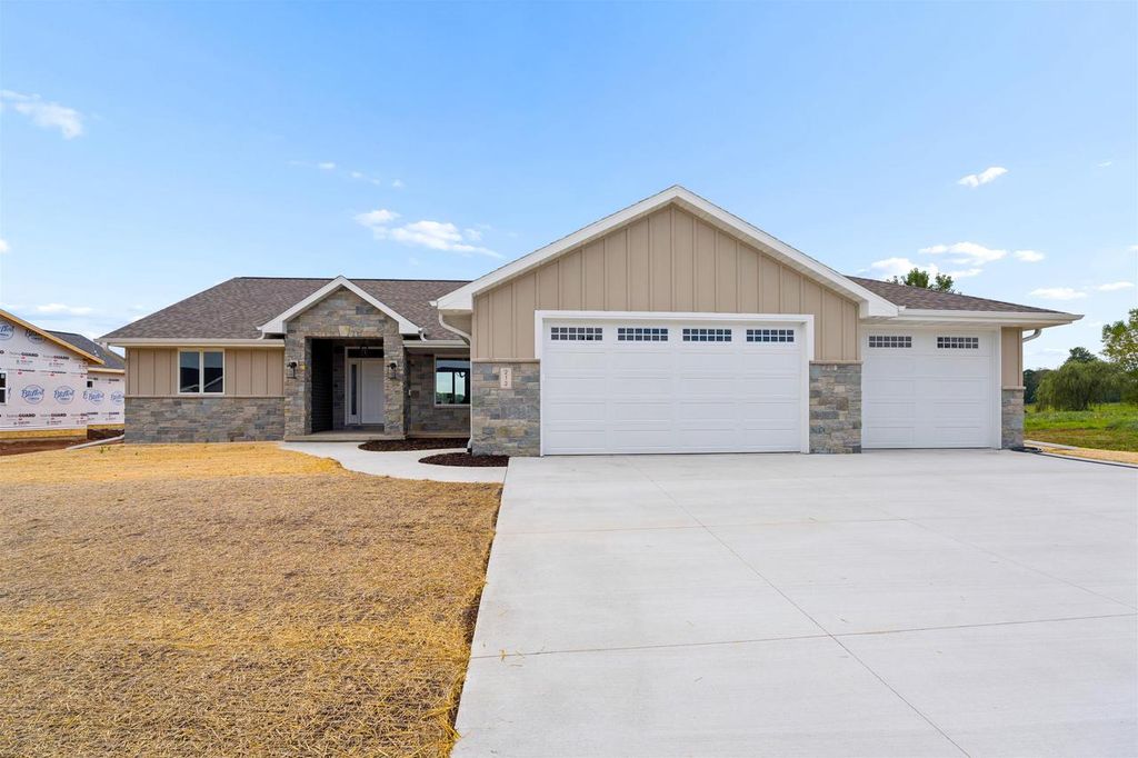 212 KERRIGAN DRIVE, Wrightstown, WI 54180