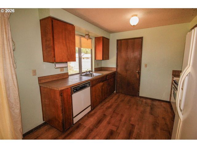 1873 Ne 10TH Ave, Hillsboro, OR 97124