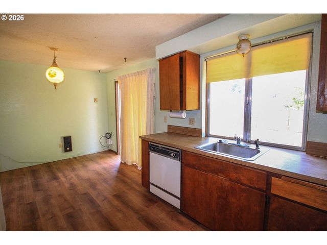 1873 Ne 10TH Ave, Hillsboro, OR 97124