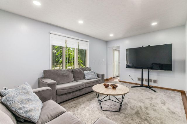 6425 S Sunbury Road, Westerville, OH 43081