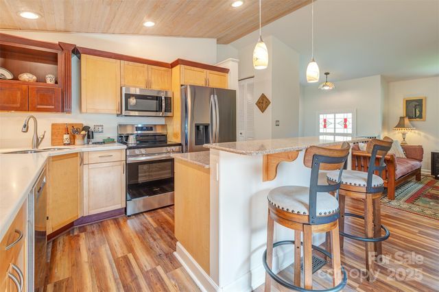 1 Parkway Loop Road, Asheville, NC 28803