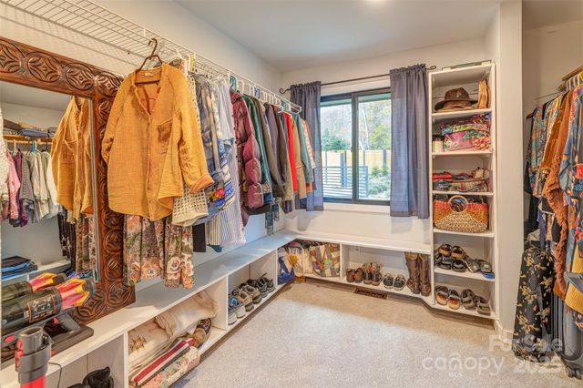 1 Parkway Loop Road, Asheville, NC 28803