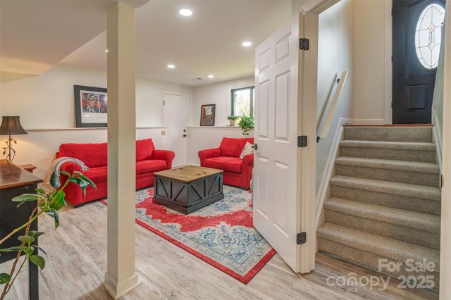 1 Parkway Loop Road, Asheville, NC 28803