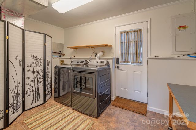 1 Parkway Loop Road, Asheville, NC 28803