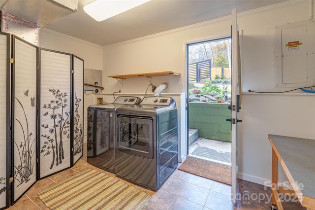 1 Parkway Loop Road, Asheville, NC 28803