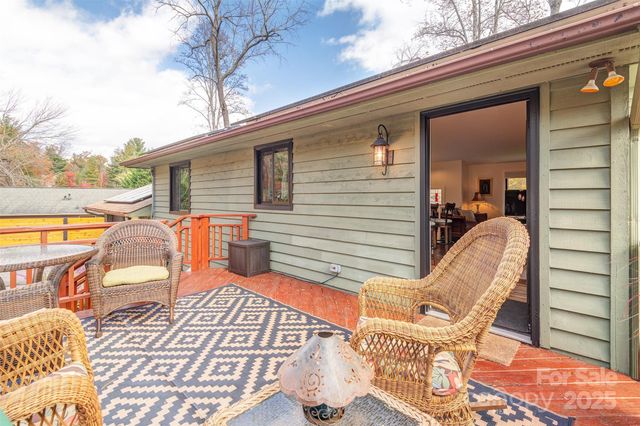 1 Parkway Loop Road, Asheville, NC 28803