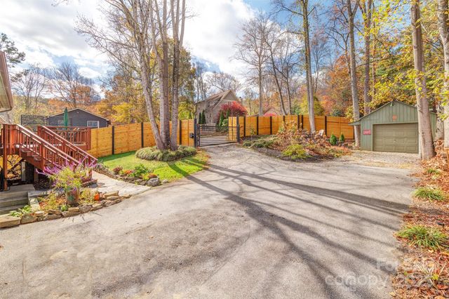 1 Parkway Loop Road, Asheville, NC 28803