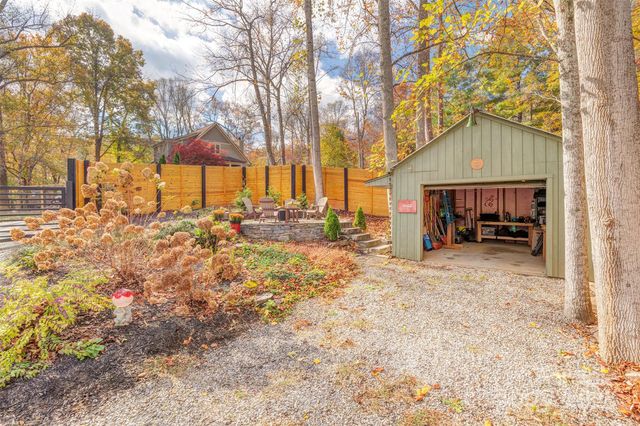 1 Parkway Loop Road, Asheville, NC 28803
