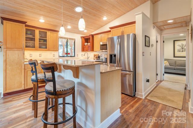 1 Parkway Loop Road, Asheville, NC 28803