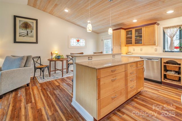 1 Parkway Loop Road, Asheville, NC 28803