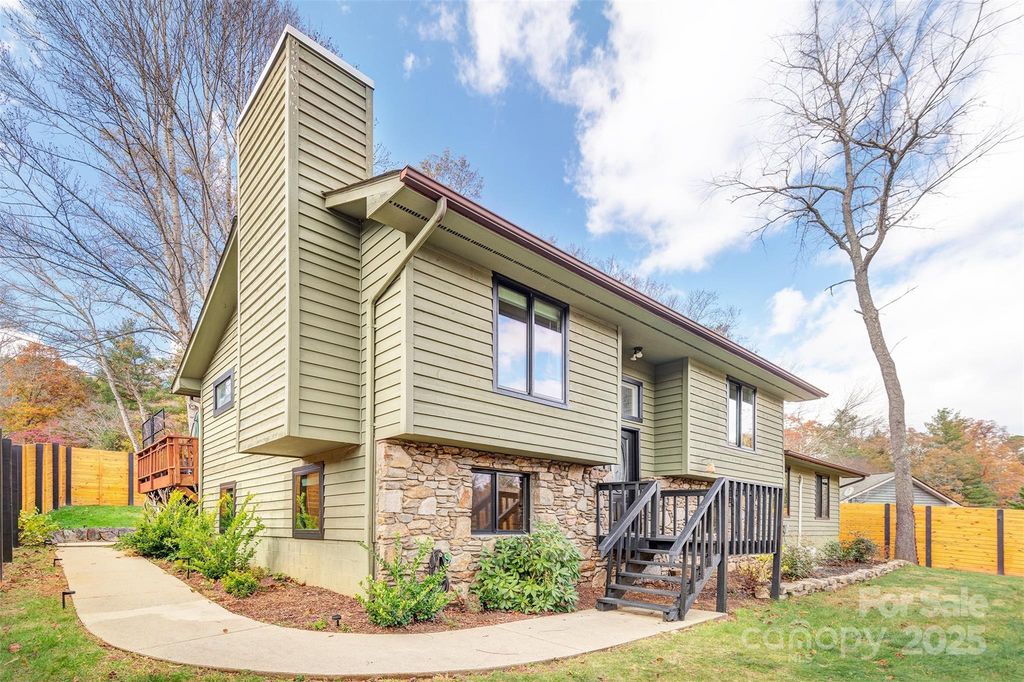 1 Parkway Loop Road, Asheville, NC 28803