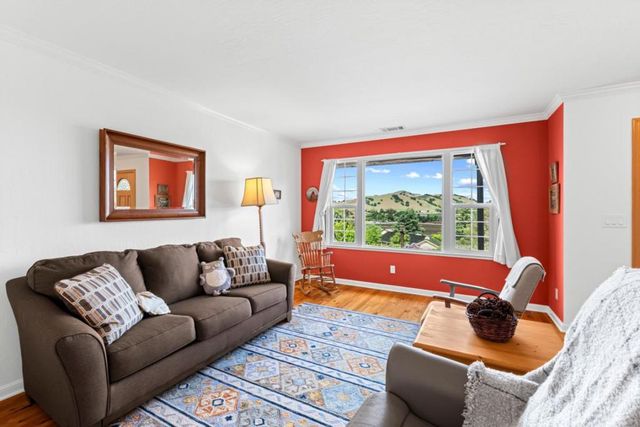 10230 Whiskey Hill Lane, Gilroy, CA 95020