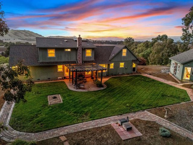 10230 Whiskey Hill Lane, Gilroy, CA 95020