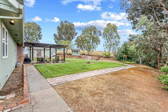 10230 Whiskey Hill Lane, Gilroy, CA 95020