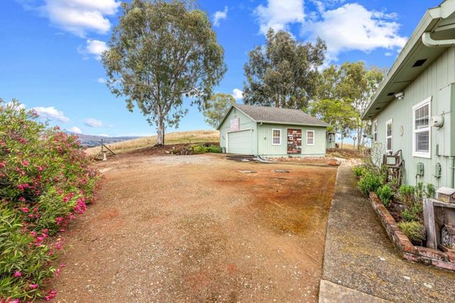 10230 Whiskey Hill Lane, Gilroy, CA 95020