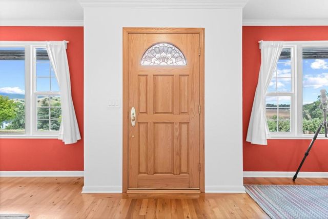 10230 Whiskey Hill Lane, Gilroy, CA 95020