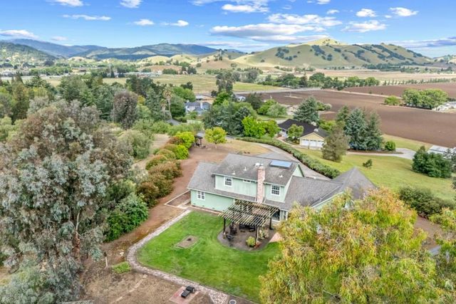 10230 Whiskey Hill Lane, Gilroy, CA 95020