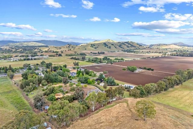 10230 Whiskey Hill Lane, Gilroy, CA 95020