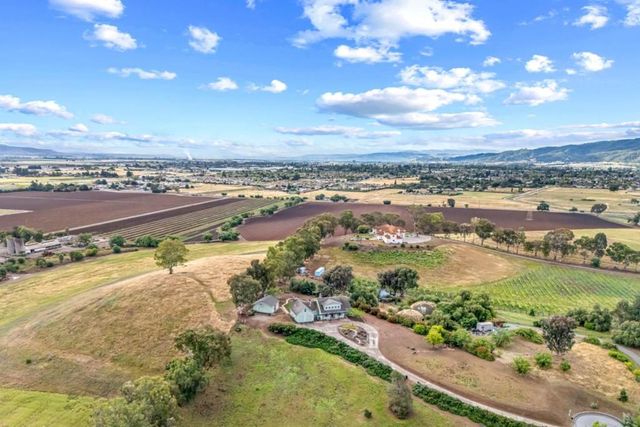 10230 Whiskey Hill Lane, Gilroy, CA 95020