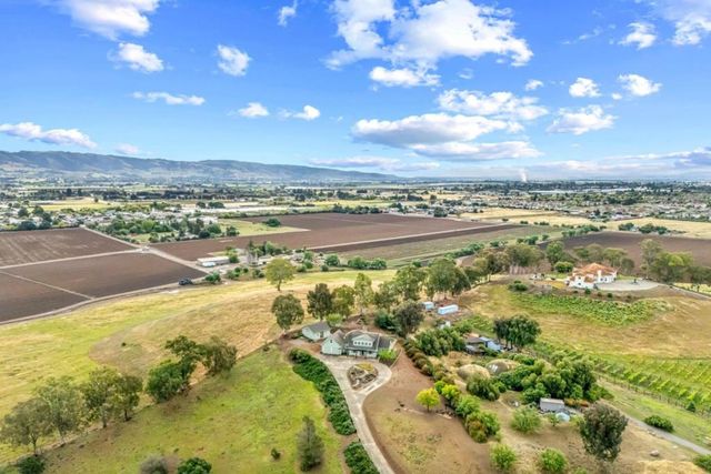 10230 Whiskey Hill Lane, Gilroy, CA 95020