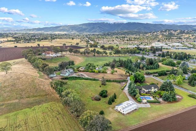 10230 Whiskey Hill Lane, Gilroy, CA 95020