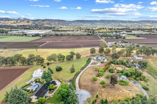 10230 Whiskey Hill Lane, Gilroy, CA 95020