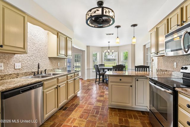 57143 E Diamondhead Drive, Diamondhead, MS 39525