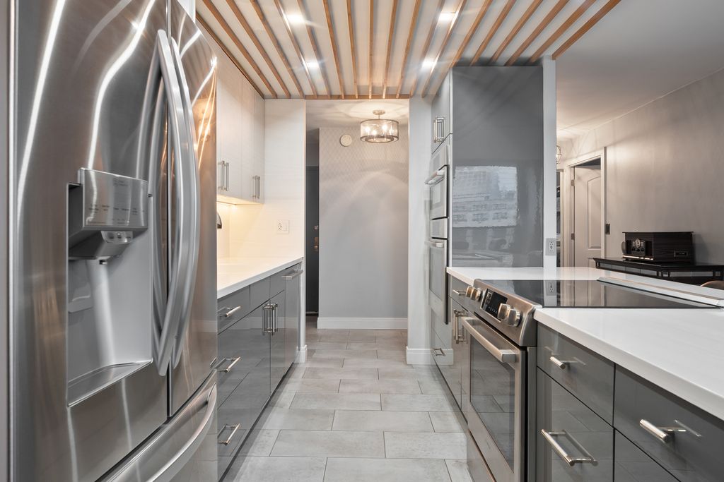 222 E PEARSON Street 2002, Chicago, IL 60611 — photo 5