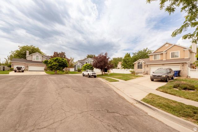 5279 S CHALK MARK CIR, Taylorsville, UT 84118