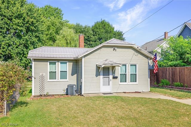 909 Brown Avenue NW, Canton, OH 44703