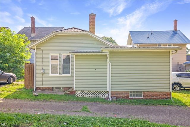 909 Brown Avenue NW, Canton, OH 44703