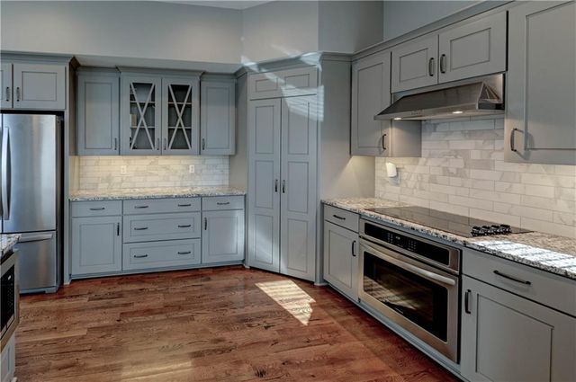 1907 NE Parks Summit Boulevard, Lee's Summit, MO 64064