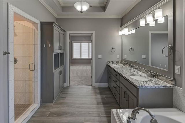 1907 NE Parks Summit Boulevard, Lee's Summit, MO 64064