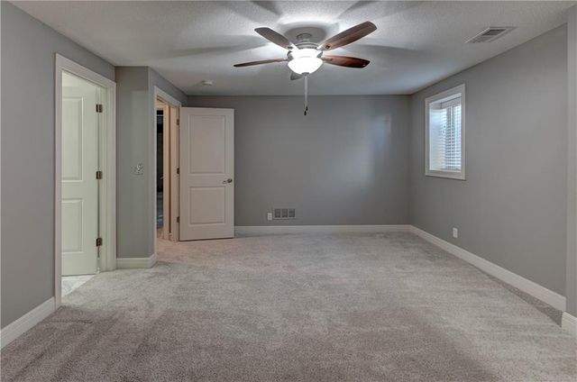 1907 NE Parks Summit Boulevard, Lee's Summit, MO 64064