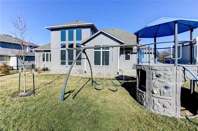 1907 NE Parks Summit Boulevard, Lee's Summit, MO 64064