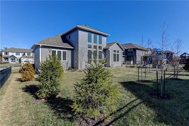 1907 NE Parks Summit Boulevard, Lee's Summit, MO 64064