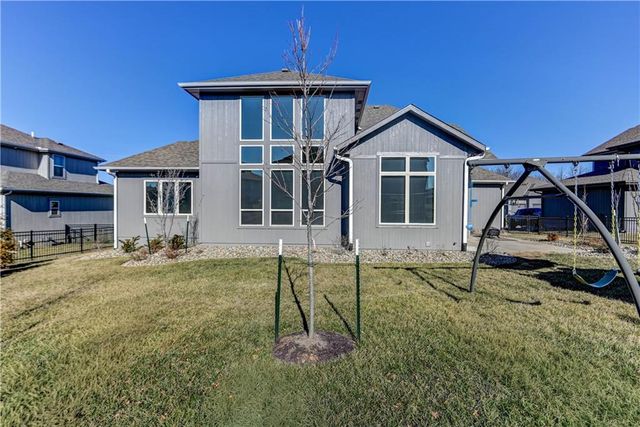 1907 NE Parks Summit Boulevard, Lee's Summit, MO 64064