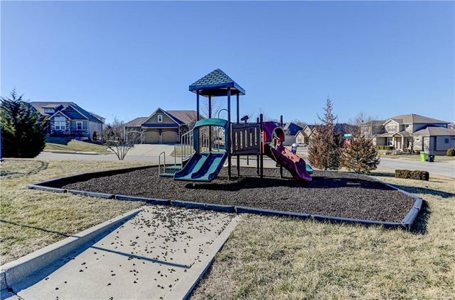 1907 NE Parks Summit Boulevard, Lee's Summit, MO 64064