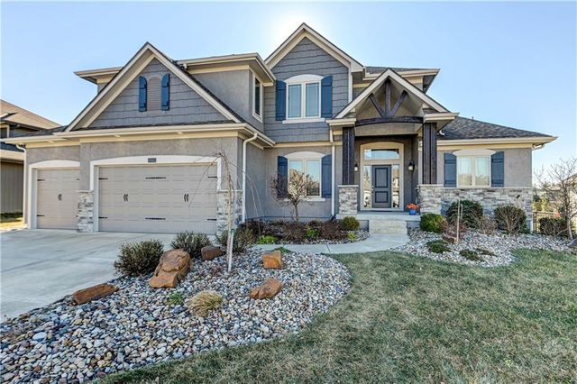 1907 NE Parks Summit Boulevard, Lee's Summit, MO 64064