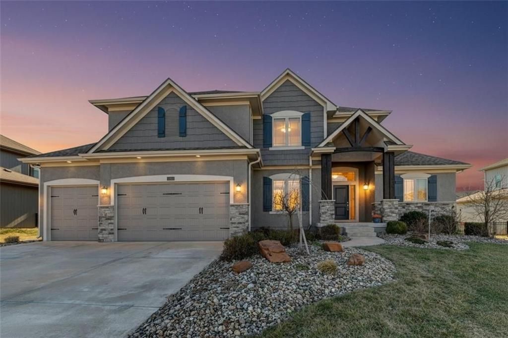 1907 NE Parks Summit Boulevard, Lee's Summit, MO 64064