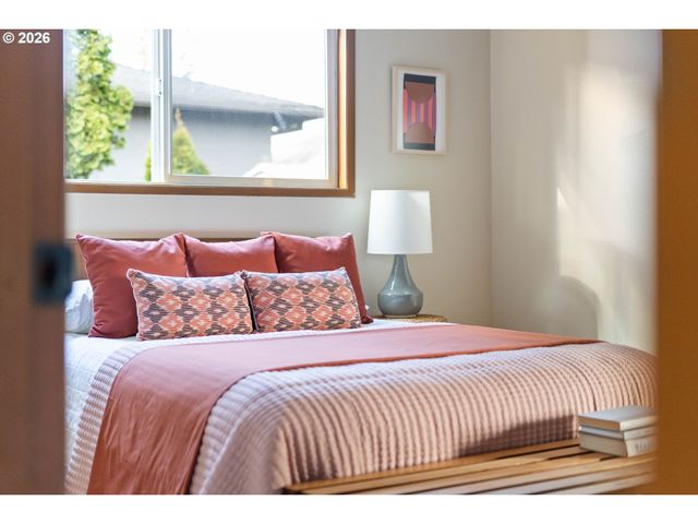 5111 Se 42ND Ave, Portland, OR 97206