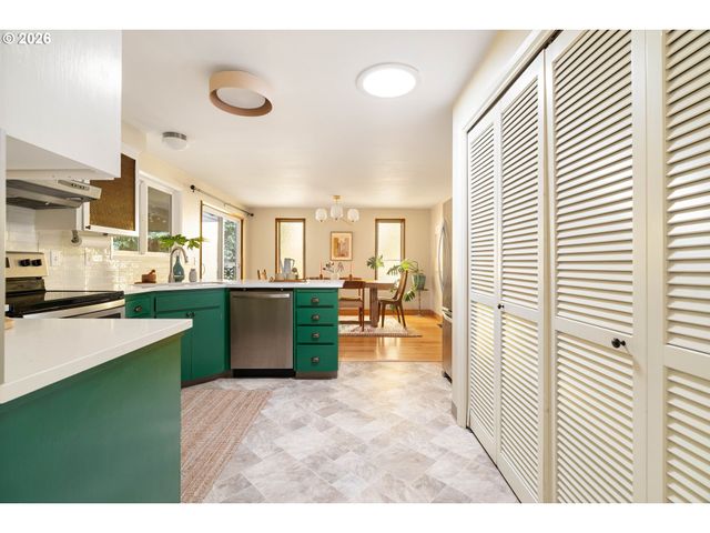 5111 Se 42ND Ave, Portland, OR 97206