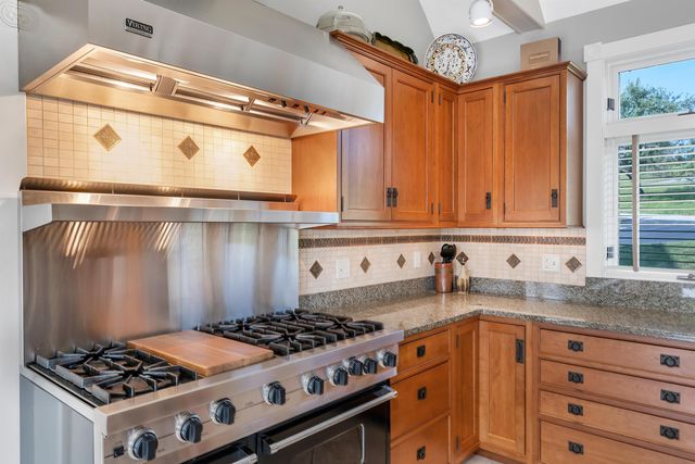9 Quinn Road, Hancock, NH 03449