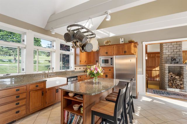 9 Quinn Road, Hancock, NH 03449
